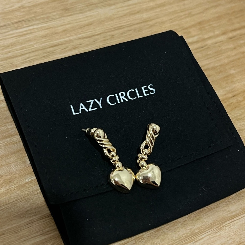 LAZY CIRCLES Heart-shaped Earrings
